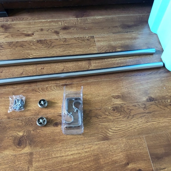 Set of two curtain rod extenders with hardware - Picture 5 of 5